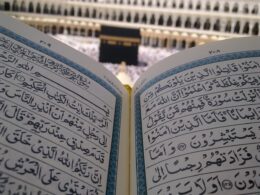 Picture of the Quran, open